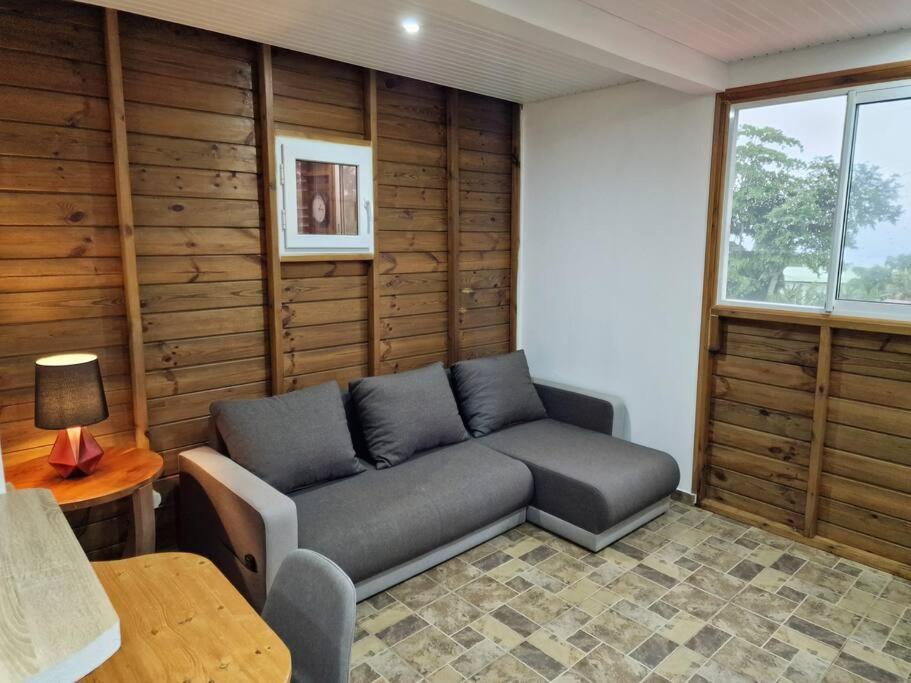 Hillview Studio Apartment La Trinite Luaran gambar